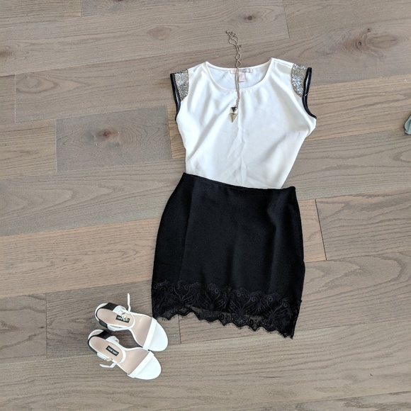 NWOT- MINi SKIRT- XS, Black, lace trimmed bottom - Picture 2 of 7